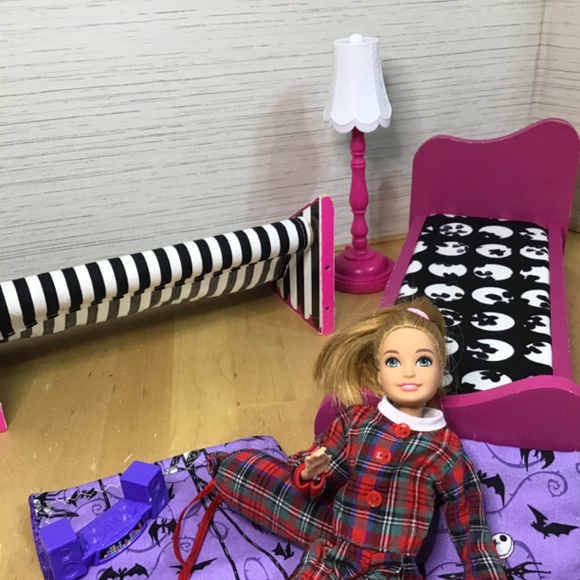 Barbie Doll and Bed - Picture 7 of 9
